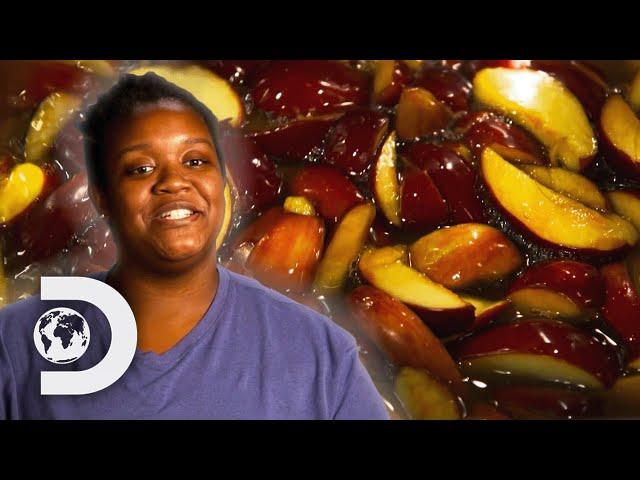 Ivy Hands In Her Applejack Without Tasting It! | Moonshiners: Master Distiller