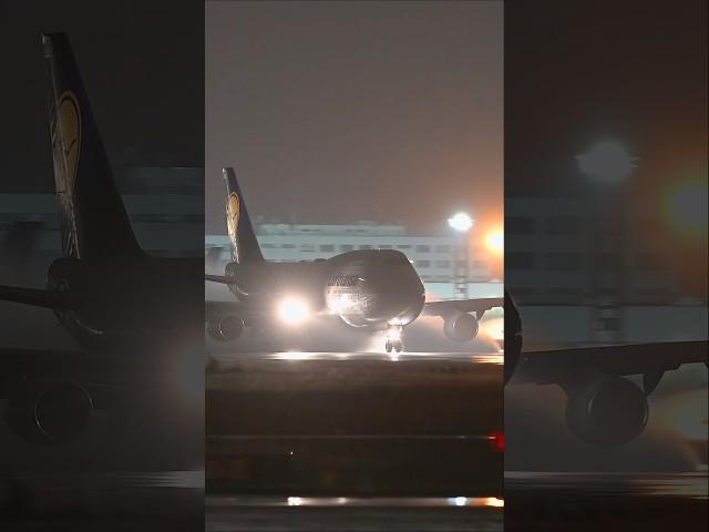 POWERFULL Lufthansa Boeing 747 TAKEOFF in the RAIN #planespotting #frankfurt #aviation #shorts