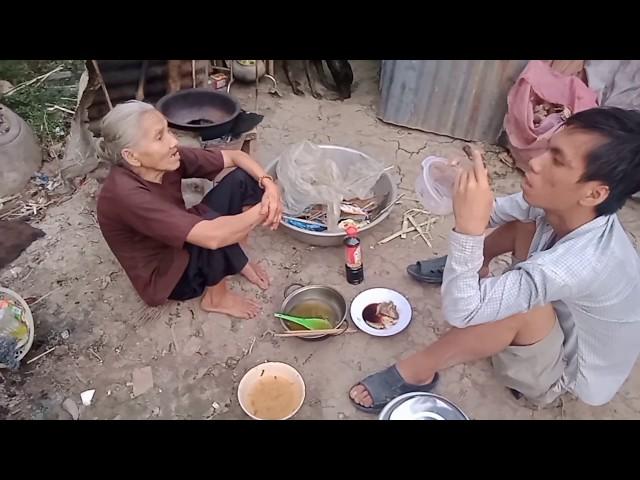 Nhà nghèo . Bữa cơm nghèo cùng mẹ già. Khang Toàn Channel