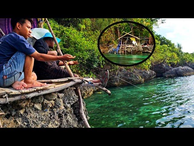 Hidup diPulau terpencil, Mancing Ikan dari Gubuk Kakek bikin bule ini makin betah