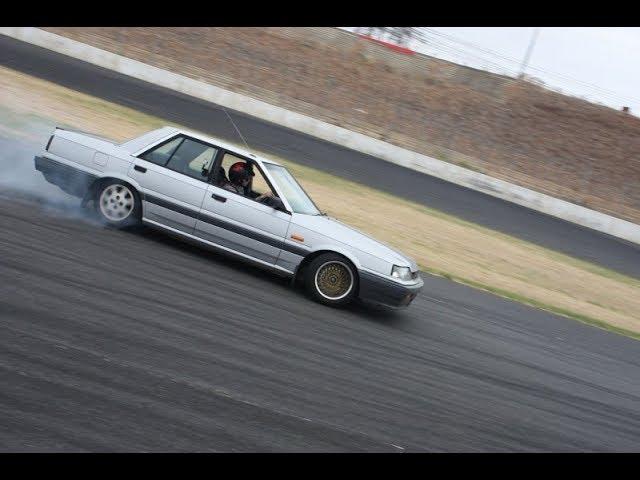 NA R31 Skyline drifting Calder Park Thunderdome