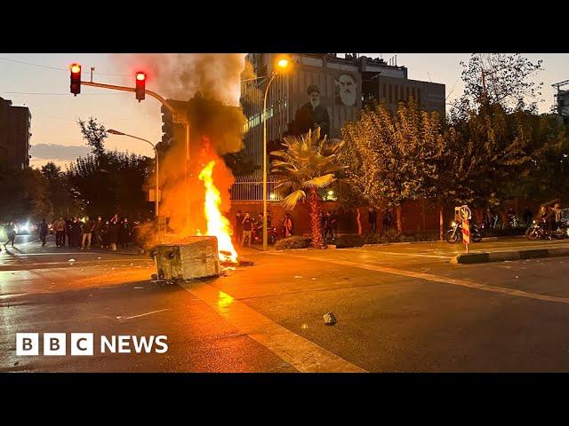 Mahsa Amini: Women in Iran burn headscarves in anti-hijab protests – BBC News