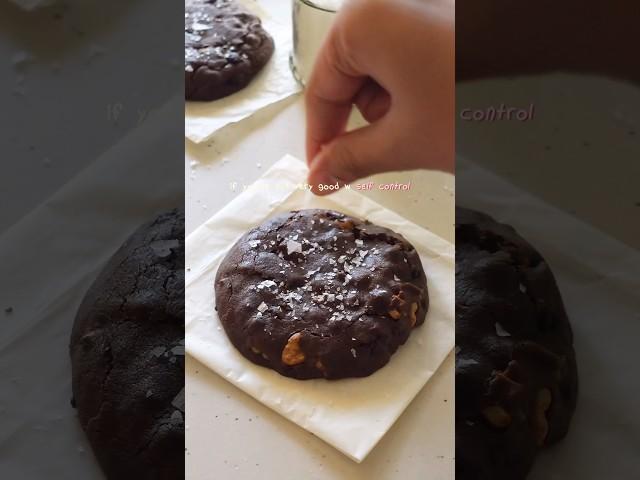 10 min eggless single serve brookie 