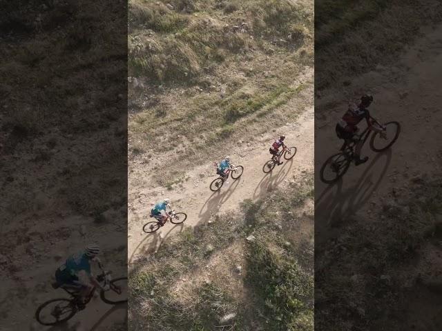 David Valero liderando el pelotón de la Andalucía bike Race #therango82 #mtb #mtbparejas #abr2025