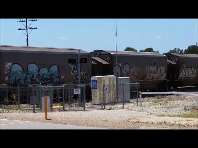 Trains of Western Australia...Southbound CBH006 leads CBH025 & Grain hoppers Heavy into Kwinana Port