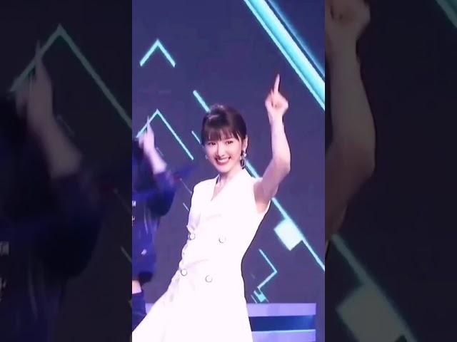 Beautiful girl hahaha, this dance is too hot eyes, Mao Xiaotong goddess beauty little assistant