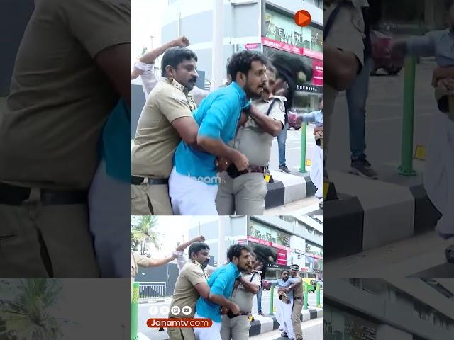 മന്ത്രി വി ശിവന്‍കുട്ടിക്കെതിരെ കരിങ്കൊടി പ്രതിഷേധവുമായി ABVP പ്രവര്‍ത്തകര്‍ ‌|V Sivankutty |#shorts