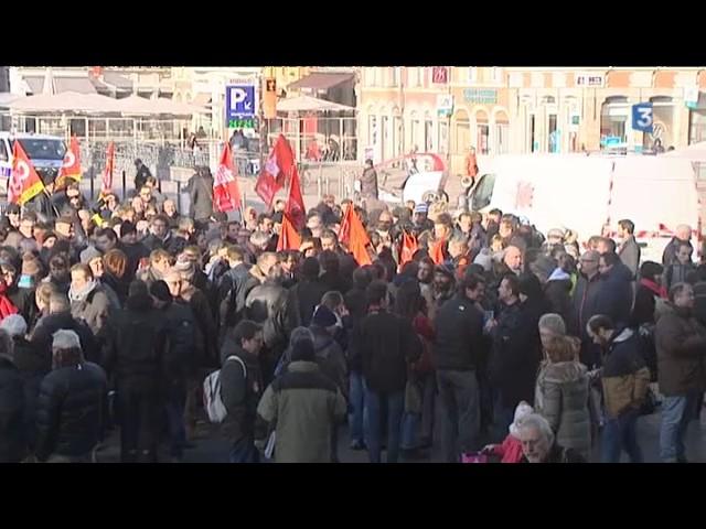 Images du rassemblement contre le plan social de La Voix du Nord