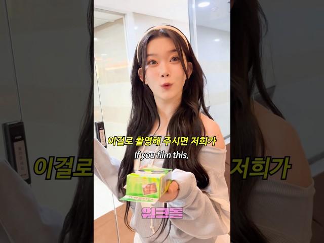 스케줄 가는 아이돌에게 필름카메라를 선물로 줬더니
