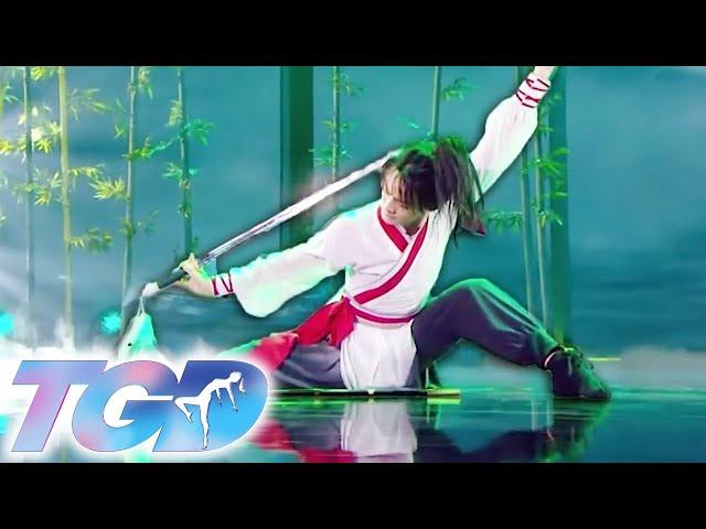 This magnificent sword dance from FANG YANG FEI stuns the audience! | TGD China | Live Shows Week 9