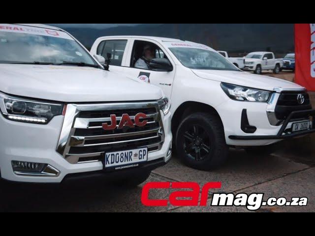 DRAG RACE: JAC T8 2,0 CTI Lux vs Toyota Hilux 2,4 GD-6 Raider