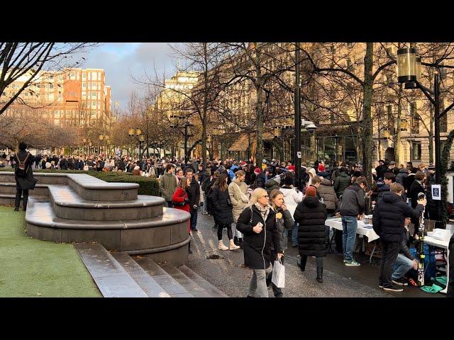 Stockholm Walks: Christmas market at Kungsträdgården, ice skating, singing penguins etc