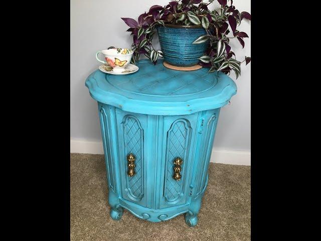 A Fresh Bo-Ho Look for a Round Sidetable