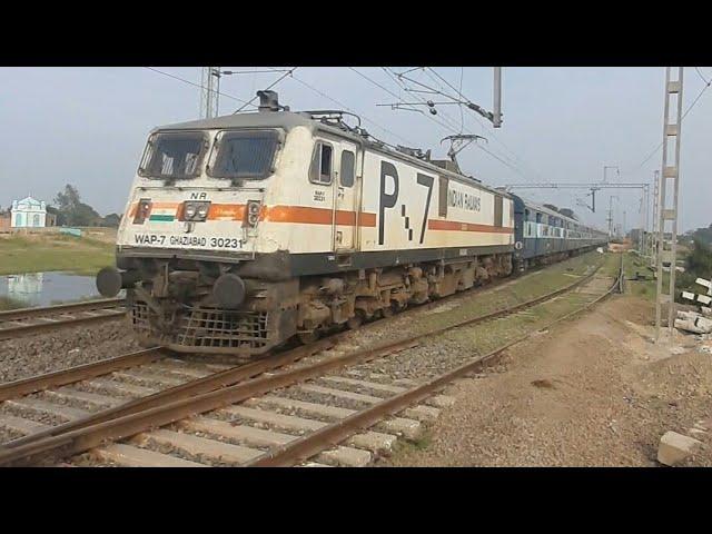 Speedy Train Over Heavy RAIL JOINTS Sounds #shorts