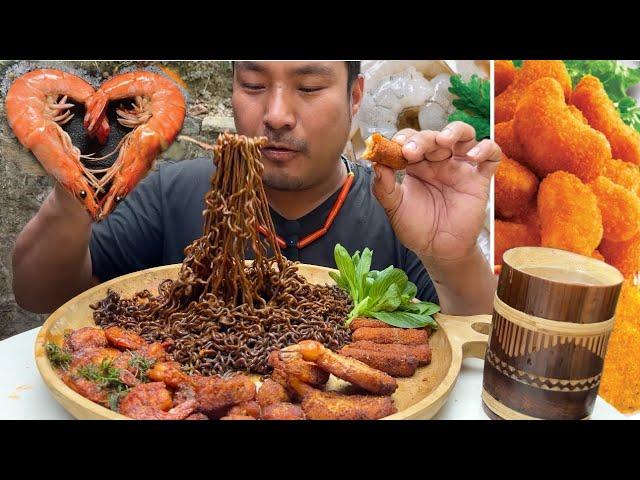 Kewi store || eating butterfly shrimps, fish fingers, prawn pops and prawns with black noodles.