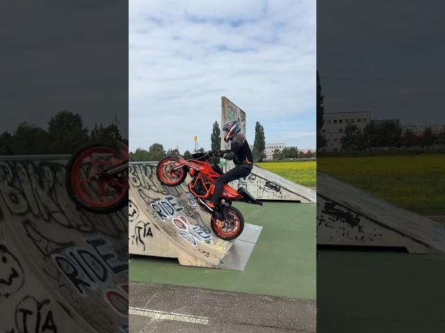 Riding insane kicker ramp setup #ktm390 #motorcycle #motostunt