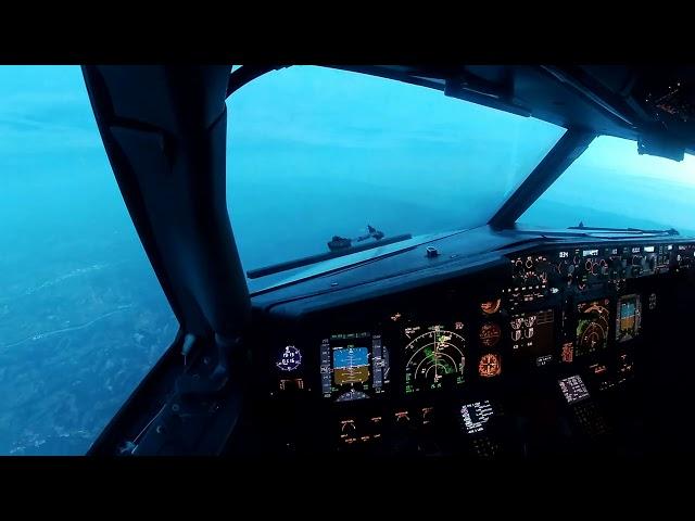 Time-Lapse Cockpit View - Pisa Italy | Boeing 737 Pilot POV