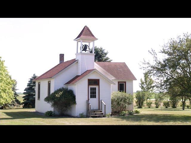 Prairie Yard & Garden: The Family Haven | Woodland Trails the Old Schoolhouse