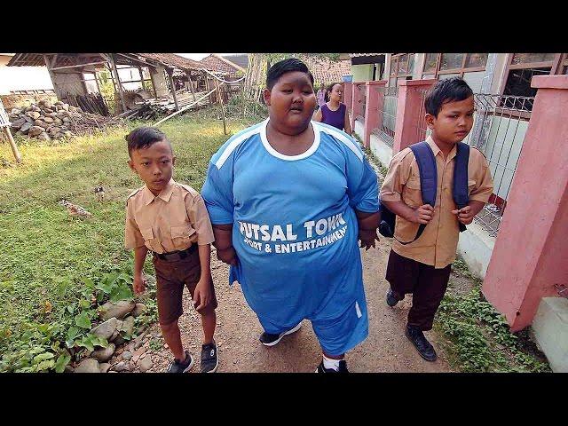 World's Fattest Boy Walks To School As Part Of New Regime