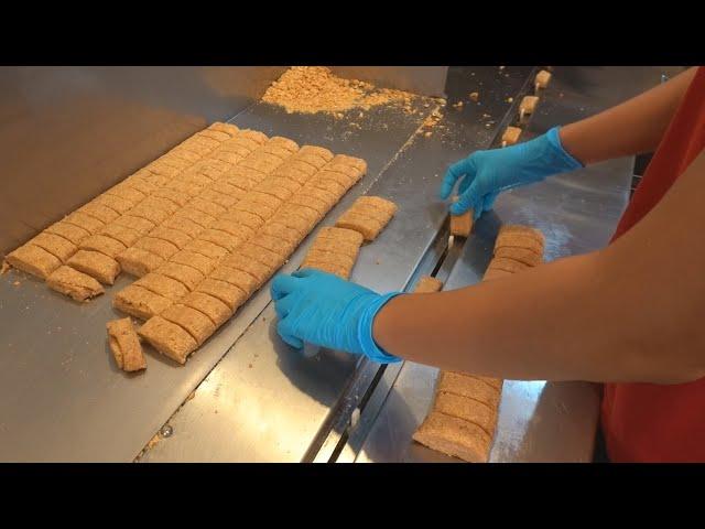 Making Peanut Brittle in Taiwan / 花生酥 - Taiwanese food