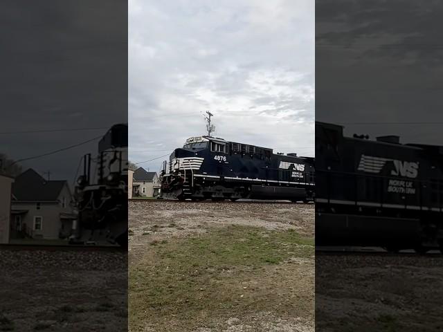 NS 174 goes through New Castle #railfanning #norfolksouthern
