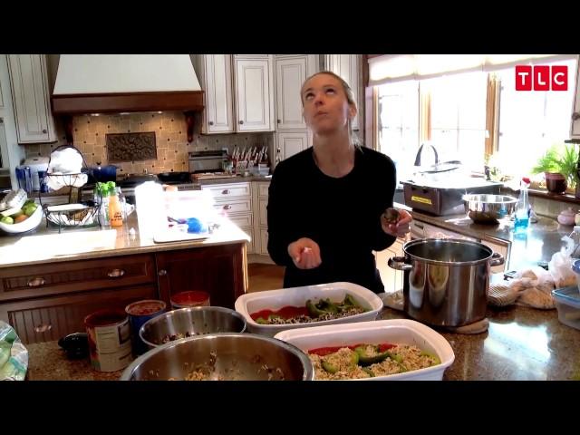 Prepping Dinner for 8 Kids Isn't So Easy | Kate Plus 8