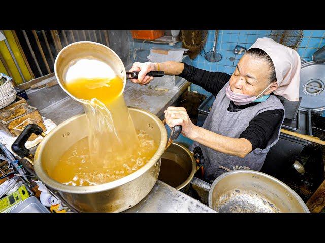 From 3:00 a.m.,super grandma prepares a large amount of food for business.