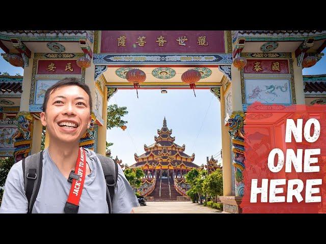 JACK'S OFF to an EMPTY CHINESE TEMPLE in Thailand! Wat Phet Suwan