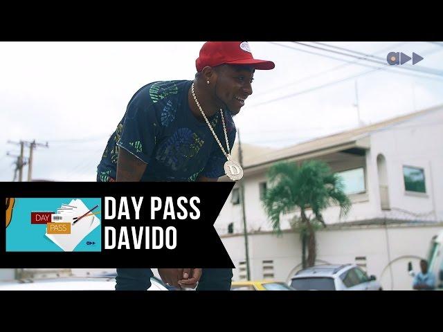 BADDEST!! Davido gets mobbed on the streets of Lagos