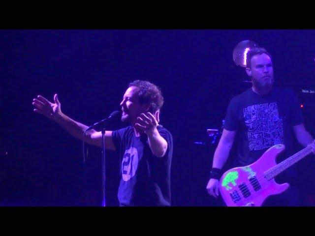 Comfortably Numb (Pink Floyd Cover) - Pearl Jam - 04-26-2016 Lexington KY