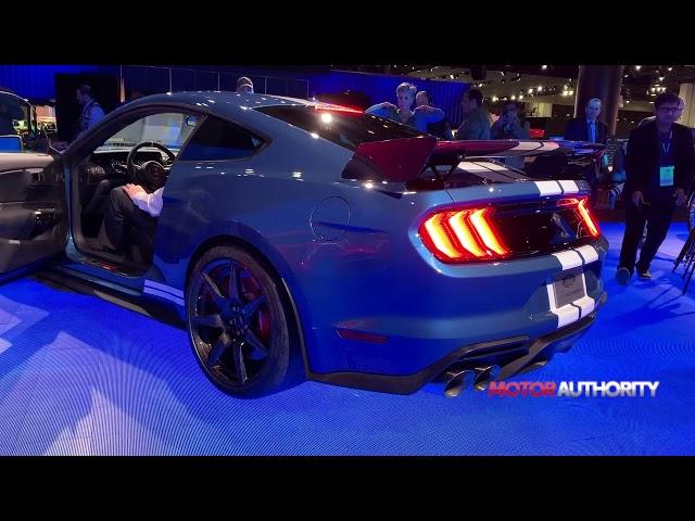 2020 Ford Mustang Shelby GT500 cold start, revs