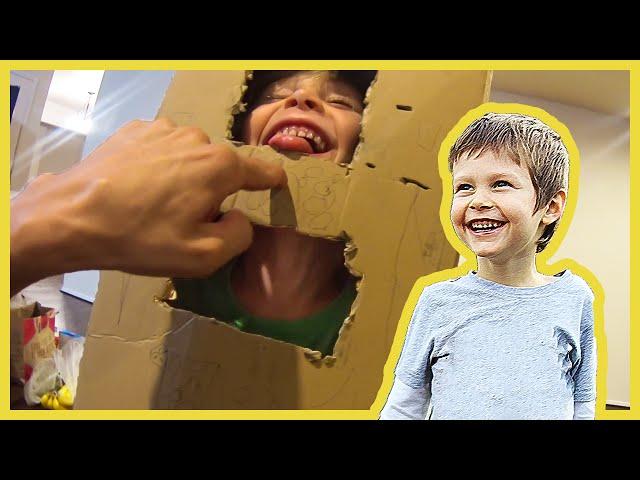 Box Robot Helps Axel's Daddy