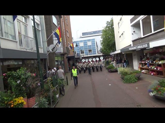 Maastrichtse Verkennersband in Vlaardingen tijdens streetparade tgv 60 jaar Thalita