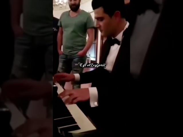 Burak Sevinç  Yalnızım dostlarım  