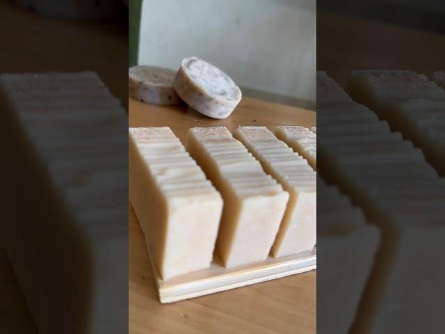 Himalayan Salt Soapmaking #shorts #soapmaking #coldprocesssoap  #soapcutting