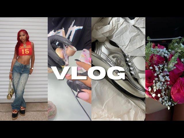 WEEKLY VLOG: spending time alone, random gifts, new hair, pop up shop + more