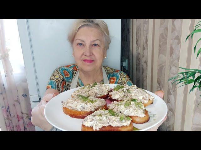 Вкуснейшая намазка на бутерброды.Вкусно.быстро и аппетитно.Также прекрасный салат-закуска.