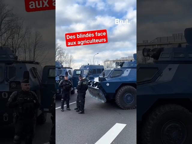 Les blindés de la Gendarmerie face aux agriculteurs pour leur empêcher l'accès à Paris