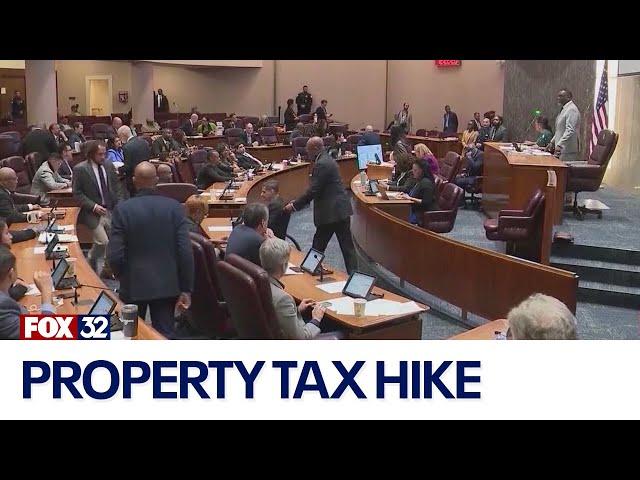 Majority of Chicago residents would vote against alders who support property tax hike, poll finds