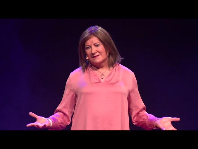 La transidentité : être [enfin] soi-même | Béatrice DENAES | TEDxNantes