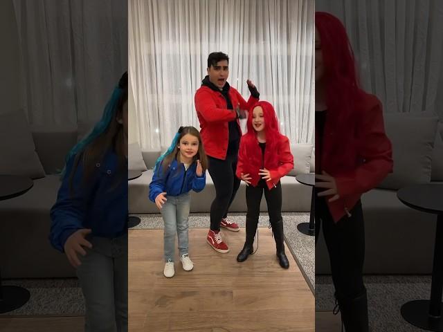 FELIPE, FILHA DA RED, FILHA DA CHLOE DE DESCENDENTES NA DANCINHA DO ROBÔ #SHORTS