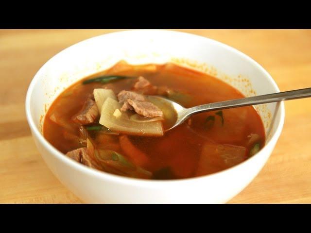 Spicy radish and beef soup