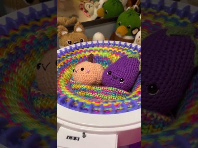 Pretty  #knittingmachine #hat #knitting #rainbow #yarn