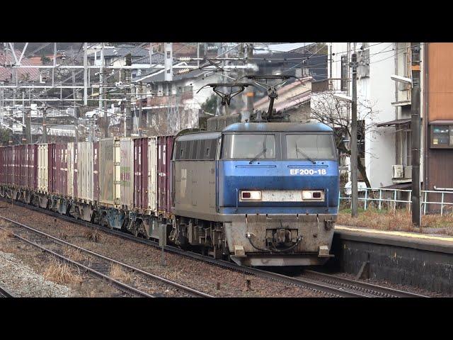 雨が降る河内駅を通過する貨物列車15本