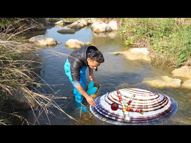 Creek's Pearl Paradise: Girl Uncovers a Giant, Glistening Aquatic Wonderland