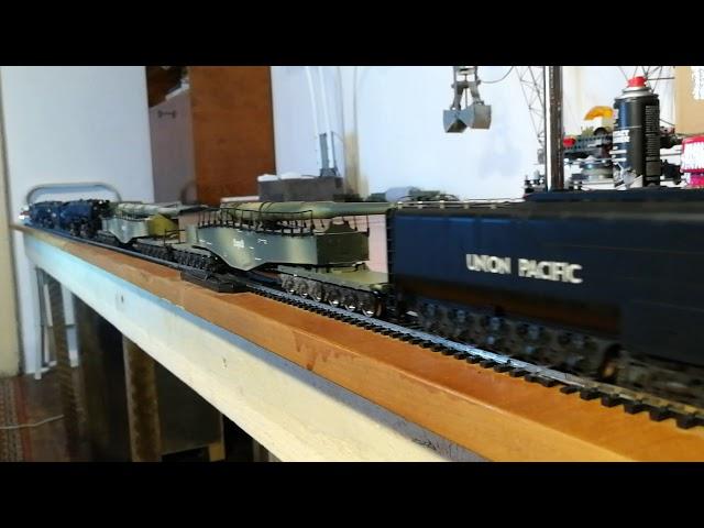 Train in ho scale, 171 axes.