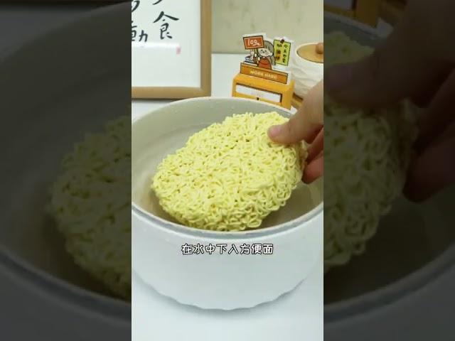 挑战10元做饭第38天!凉拌鸡丝面好适合现在的天气吃～这样做的面很劲道，香辣过瘾，好吃又解馋哦#工作餐