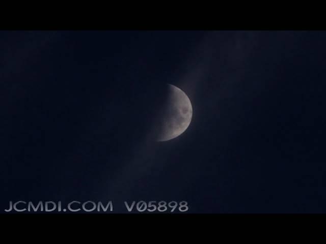 V05898 Time lapse HD high clouds/moon passing