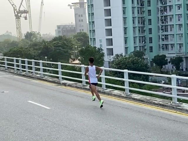 香港十公里挑戰賽冠軍黃尹雋以30分51秒打破香港十公里紀錄