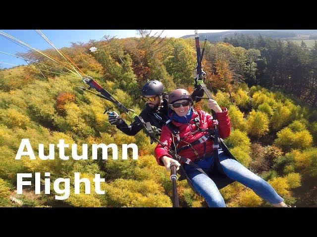 Gleitschirmfliegen mit Mama | Epic Flight Above Autumn Trees